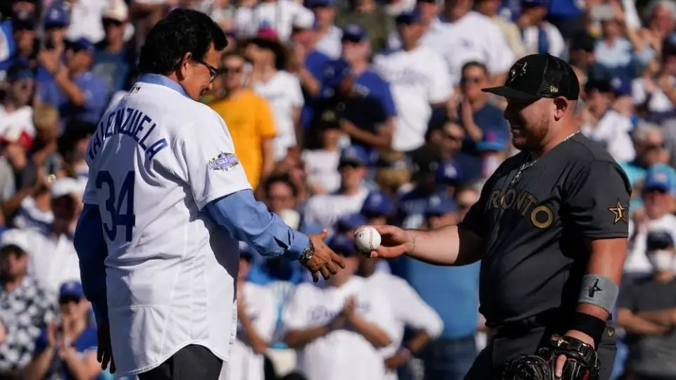 MLB All Star Game: Fernando Valenzuela realizó primer lanzamiento; Kirk recibió la bola