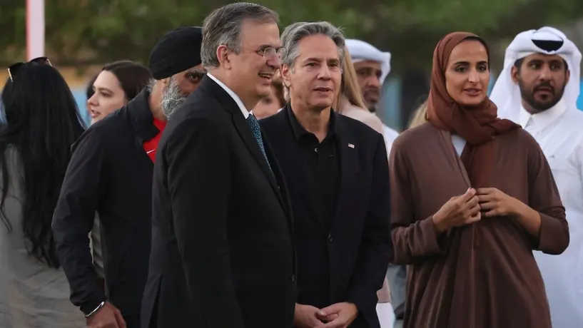 Afición mexicana 'exigió' tequila y 'chelas' a Marcelo Ebrard en Qatar para el Mundial