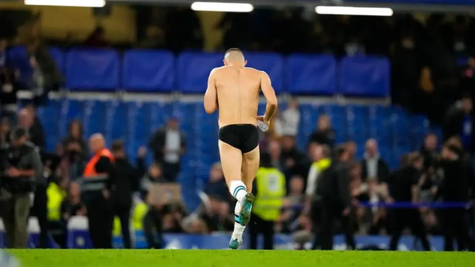 Premier League: Mateo Kovacic salió del campo semidesnudo tras partido del Chelsea