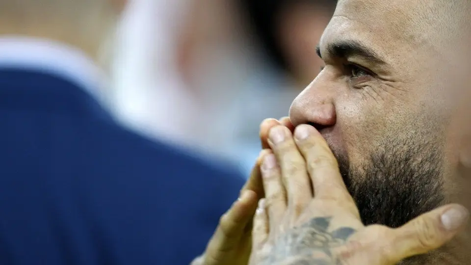 Dani Alves a su llegada: "Tengo una cosa particular con México, vengo a pasarla bien"