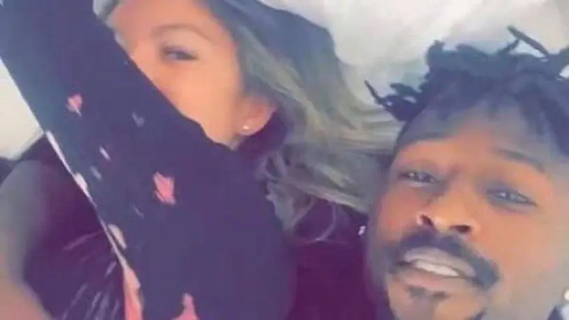 Antonio Brown publicó misteriosa foto en la cama con mujer parecida a Gisele Bündchen