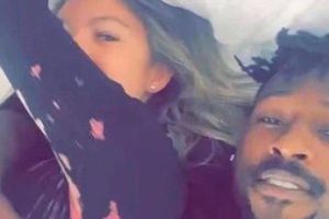 Antonio Brown publicó misteriosa foto en la cama con mujer parecida a Gisele Bündchen