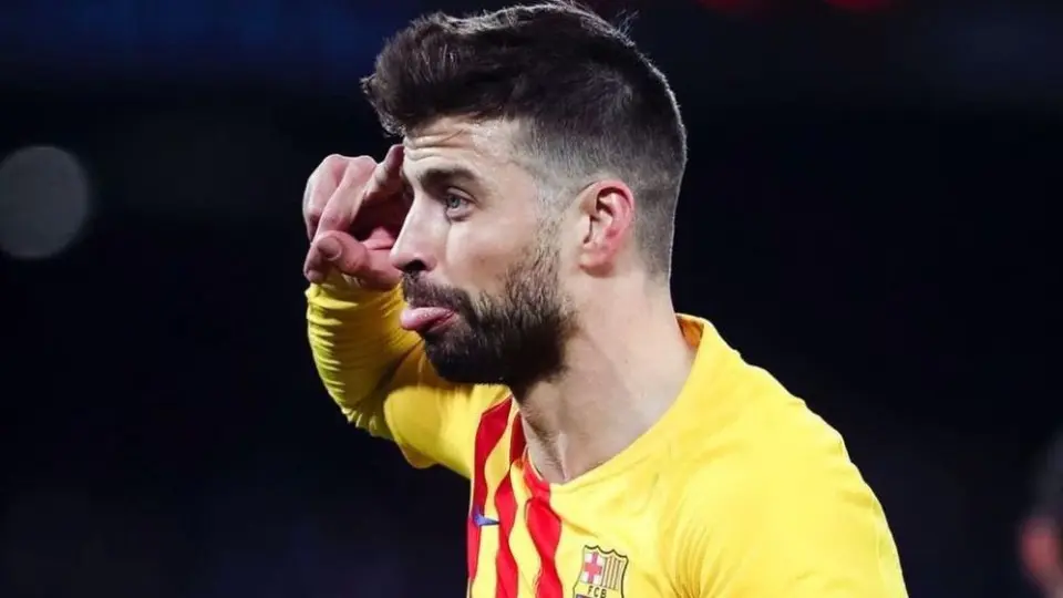 Gerard Piqué: Fue 'atrapado' en velada romántica con su novia en París