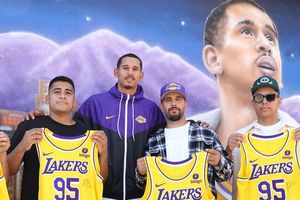 Juan Toscano: Le pintaron un mural en Los Angeles