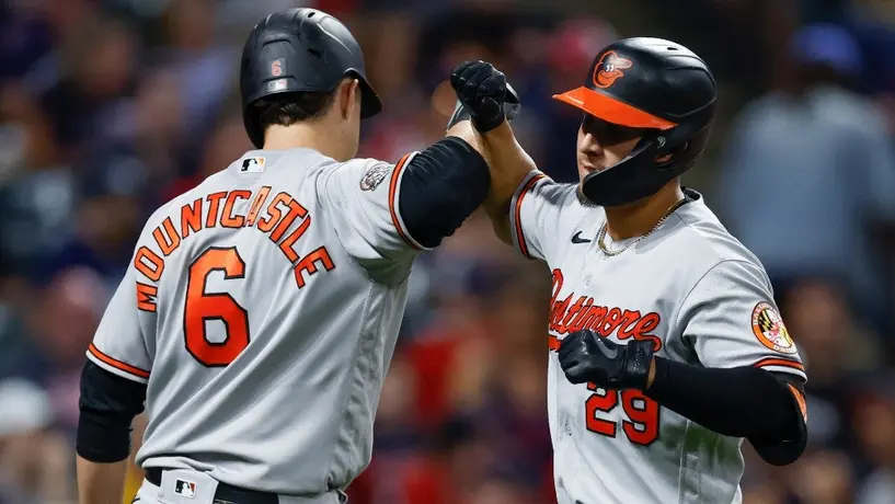Ramón Urías: Cuadrangular 15 de la campaña para el mexicano en triunfo de Orioles ante Guardians