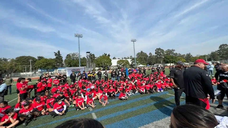 NFL: Impartió clínica de futbol americano a niños y niñas en CDMX previo al MNF