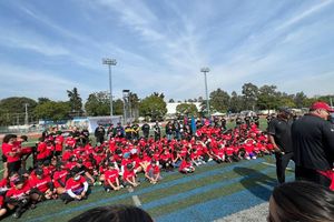 NFL: Impartió clínica de futbol americano a niños y niñas en CDMX previo al MNF