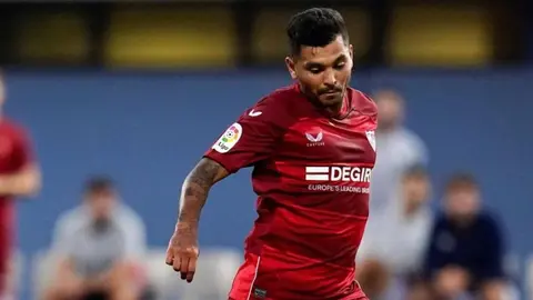 Tecatito Corona: TUDN transmitirá el primer partido del Sevilla de la temporada 2022-23