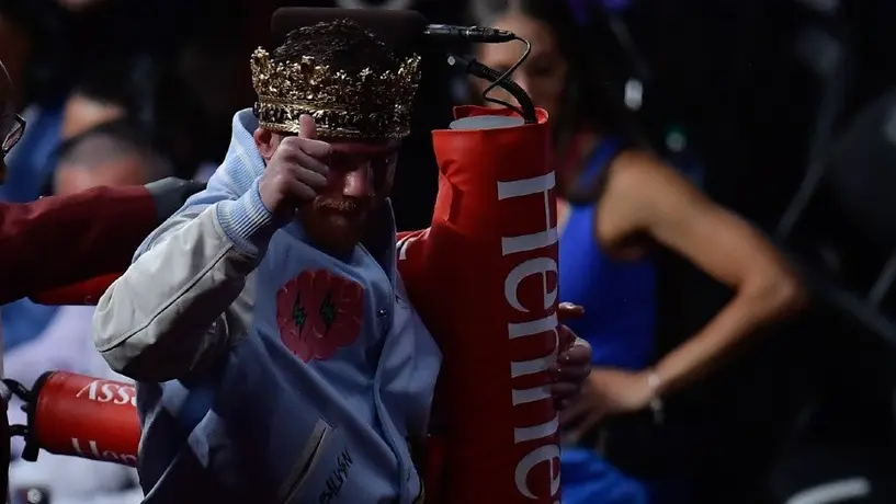 Canelo Álvarez compró línea de camiones donde vendía paletas