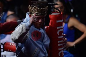 Canelo Álvarez compró línea de camiones donde vendía paletas