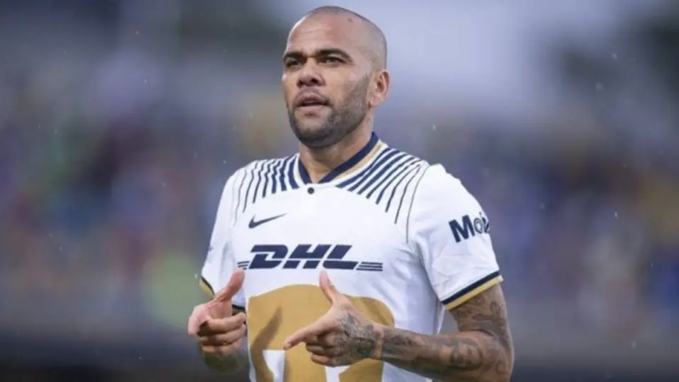 Dani Alves, interesado en adquirir paquete accionario de equipo de Portugal