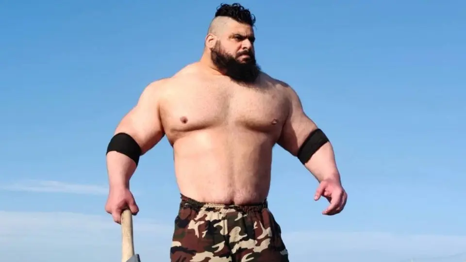 Video: El 'Hulk Iraní' fue noqueado en su debut por su rival que pesó 30 kg menos