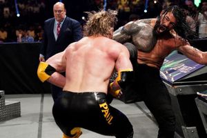 WWE: Roman Reigns alarga su reinado tras vencer a Logan Paul en Crown Jewel