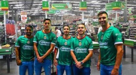 Chivas, víctima de las burlas por nuevo uniforme a lo mexicano