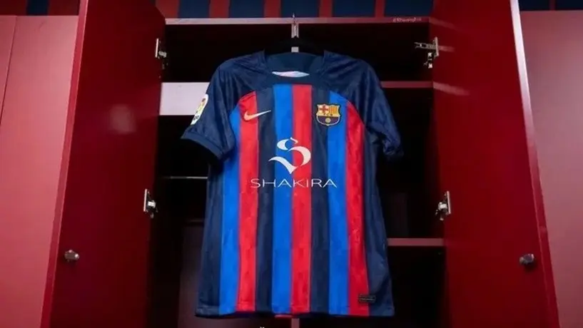 Shakira: Playera con el logo de la cantante en la playera del Barcelona es un montaje
