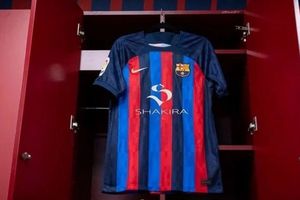 Shakira: Playera con el logo de la cantante en la playera del Barcelona es un montaje