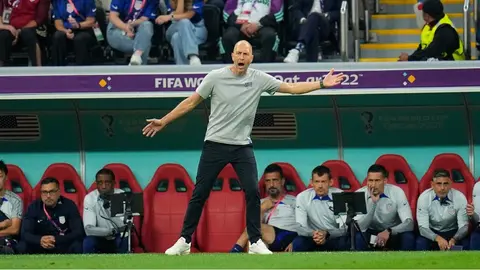 Gregg Berhalter, DT de Estados Unidos, robó miradas tras lucir lujosos tenis en Qatar 2022
