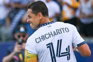 Checo Pérez a Chicharito Hernández: '¿Cuándo llegas al Mundial? Yo te doy ride'