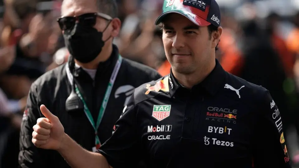 Checo Pérez probó los ‘tacos favoritos de los futbolistas’ en la CDMX
