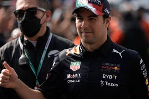 Checo Pérez probó los ‘tacos favoritos de los futbolistas’ en la CDMX