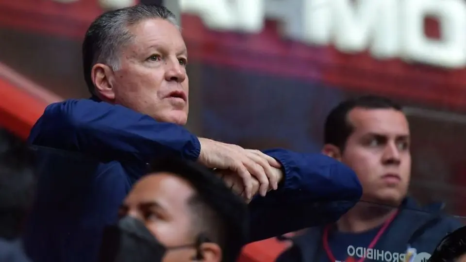 Chivas: Peláez sostuvo reunión con Armando Archundia por uso polémico del VAR