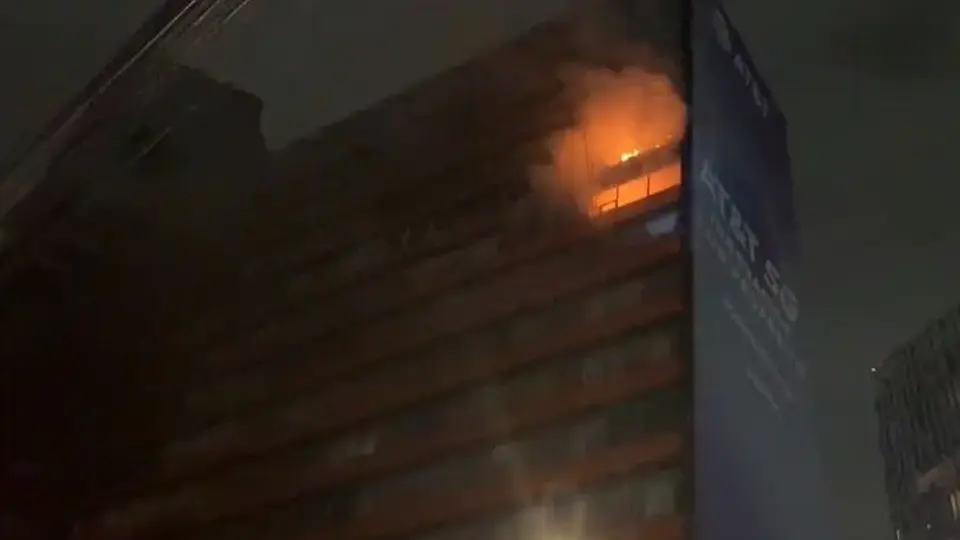 Video: Incendio en edificio de la Ciudad de México