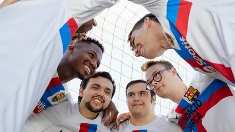 Barcelona: Barça presentó tercer uniforme para esta temporada