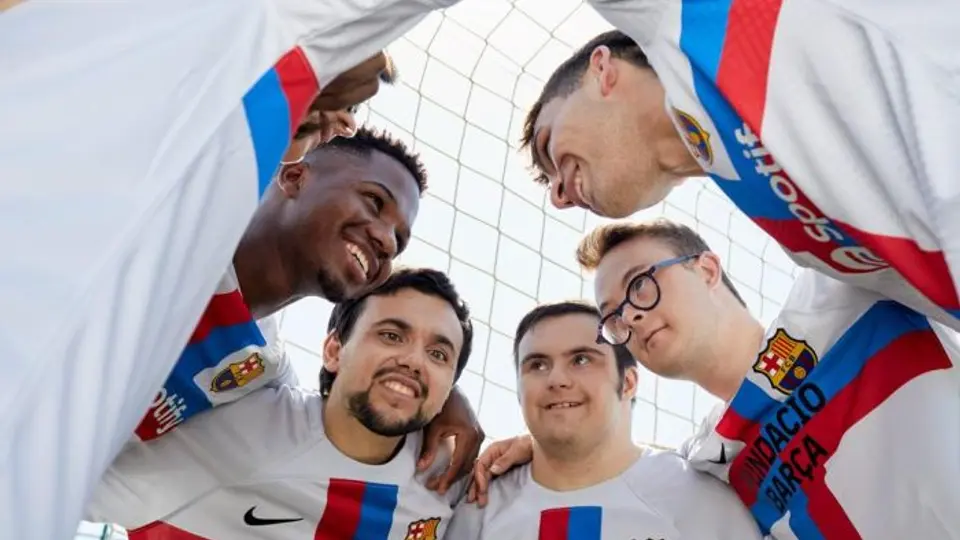 Barcelona: Barça presentó tercer uniforme para esta temporada