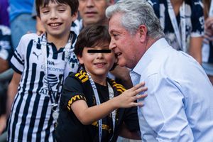 Rayados: Nieto de Vucetich con la playera de Tigres bien puesta en Clásico Regio