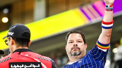 Qatar 2022: Expulsan a aficionado de Estados Unidos por usar brazalete arcoíris