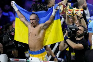 Oleksandr Usyk: Retuvo los títulos mundiales de los pesados tras vencer a Anthony Joshua