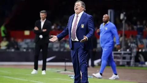 Miguel Herrera: Fue abucheado en el Estadio Azteca tras ser nombrado en el sonido local