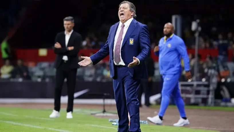 Miguel Herrera: Fue abucheado en el Estadio Azteca tras ser nombrado en el sonido local