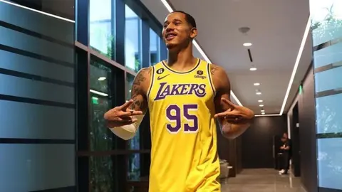 Juan Toscano entrenó por primera vez con los Lakers: 'Pondré el nombre de México en alto'