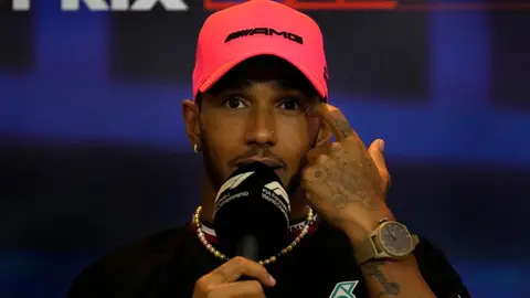 Hamilton sobre roce entre Checo y Verstappen en el GP de Brasil: 'Parecía show de las Kardashians'