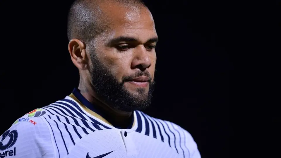 Brasil: Director técnico dejó fuera a Dani Alves previo a amistosos en Francia