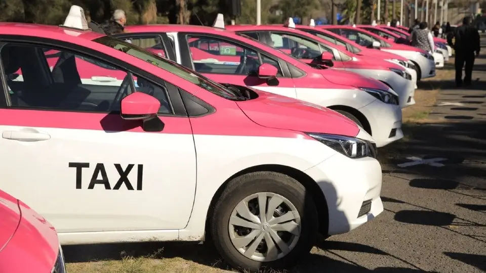 Mujer denunció a taxista de la CDMX por perturbador letrero