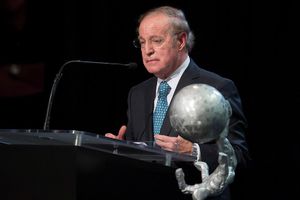 José Ramón Fernández apostó su cabellera a que el América es Campeón