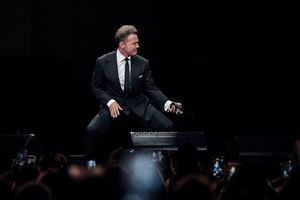 Luis Miguel reapareció más feliz que nunca y estrenando look en Miami