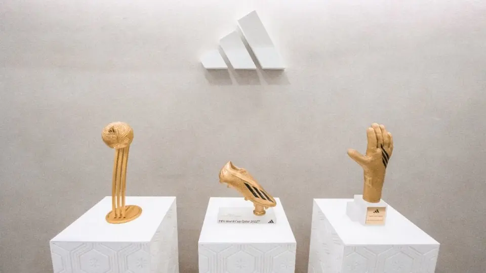 Adidas presenta trofeos que darán a los mejores jugadores del Mundial de Qatar 2022