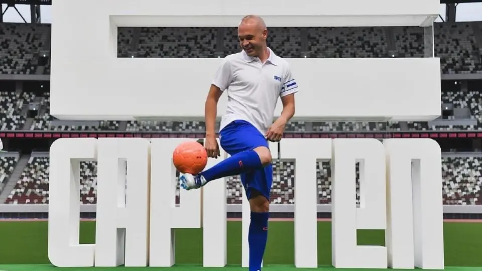 Iniesta presentó su marca de ropa deportiva; hay un modelo que supera los 11 mil pesos
