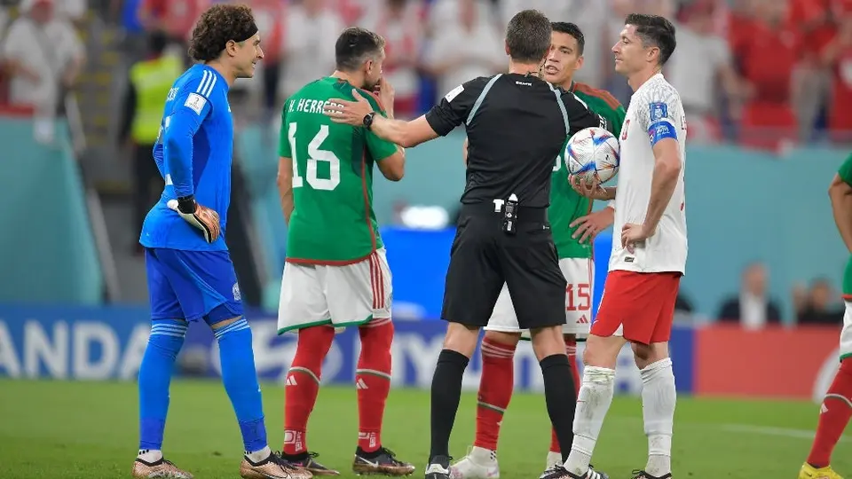 Afición mexicana trolleó a Lewandowski: 'Te manda saludos Memo Ochoa'