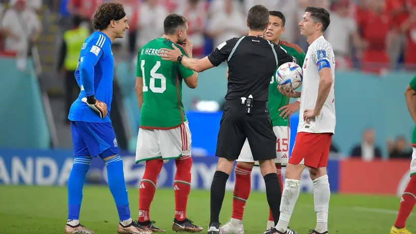 Afición mexicana trolleó a Lewandowski: 'Te manda saludos Memo Ochoa'
