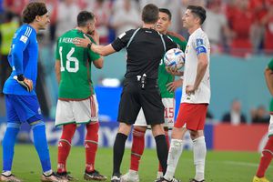 Afición mexicana trolleó a Lewandowski: 'Te manda saludos Memo Ochoa'