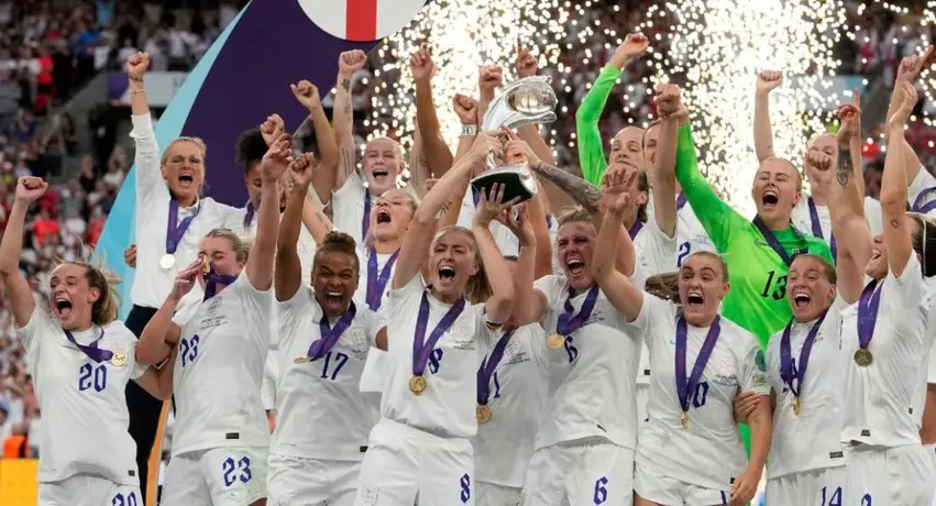 Inglaterra Femenil: Reina Isabel felicitó a las Leonas por conquistar la Eurocopa