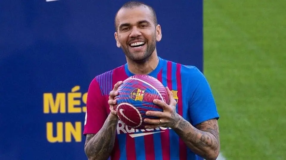 Dani Alves: "La vida me regala venir con Pumas y jugar en Camp Nou para despedirme"