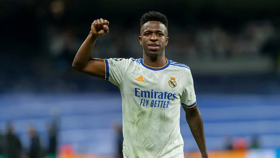 Vinicius no se da por vencido y felicita a Kenia Os por su cumpleaños