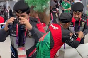 Mexico vs Polonia: Aficionado intentó meter cantinflora con forma de binoculares al estadio