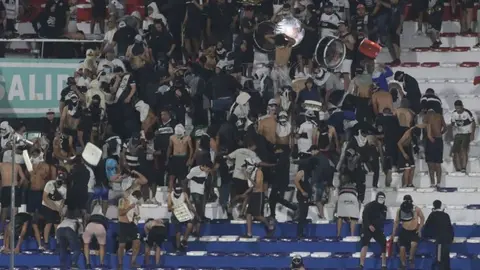 Paraguay: Hinchas fueron detenidos por enfrentamientos en el Libertad VS Olimpia