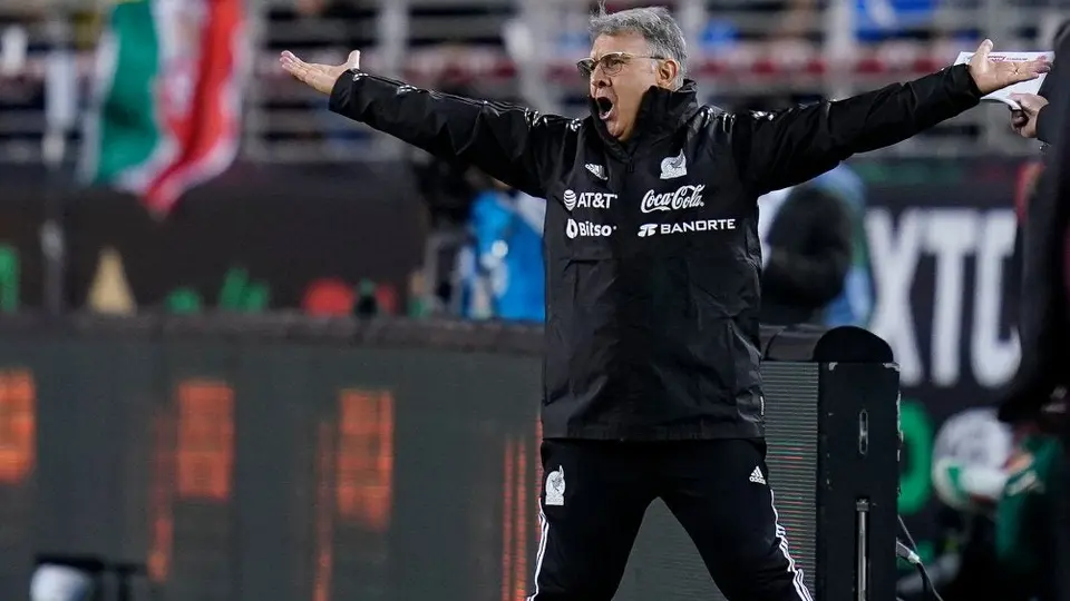 Tata Martino: 'Si directivos me quieren decir con quién tengo que jugar, va a haber problemas'